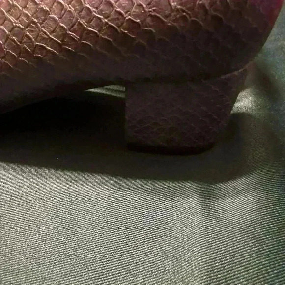 Preowned Aerosoles with a big buckle on top. Womens size 9.5. - Picture 6 of 15